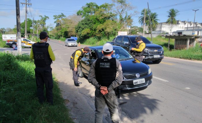 Operação Fronteiras fiscaliza veículos nos acessos a Maceió