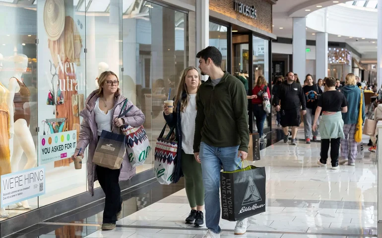 Índice de confiança do consumidor dos EUA sobe a 103,3 em agosto