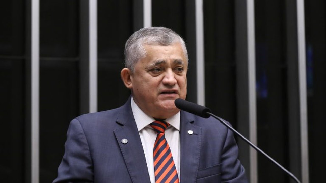 Ministro da SRI reforça autonomia da PF e diz que apuração seguirá ‘doa a quem doer’