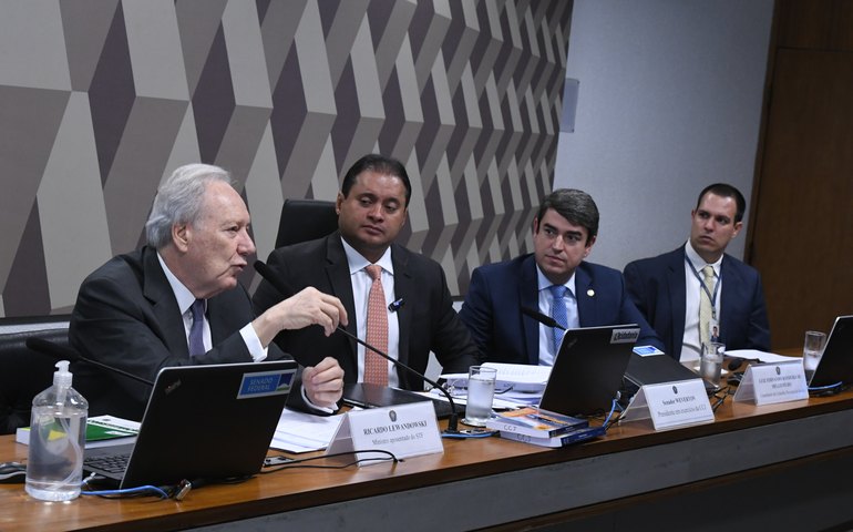 Nova lei do impeachment trará segurança jurídica e equilíbrio institucional, aponta debate