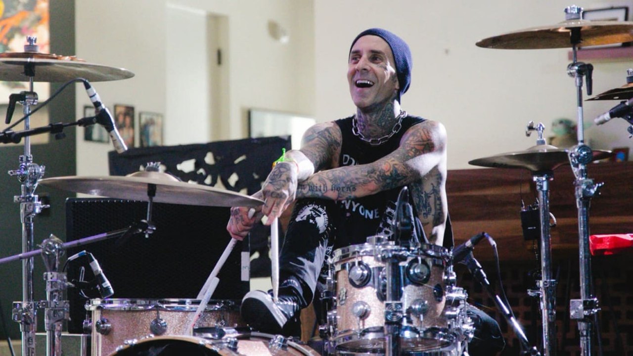 Travis Barker, baterista do Blink-182, é hospitalizado nos EUA