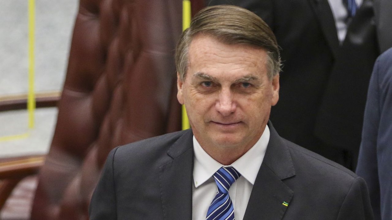 Alexandre de Moraes decide manter Bolsonaro em prisão domiciliar