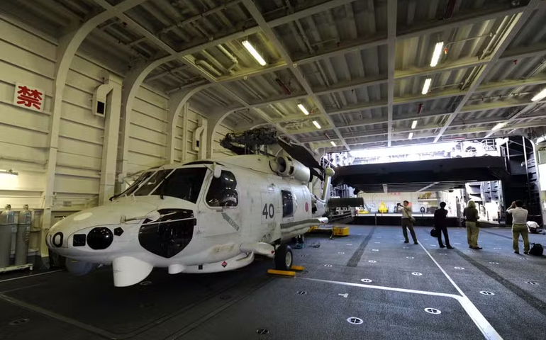 Colisão de helicópteros militares deixa um morto e sete desaparecidos no Japão