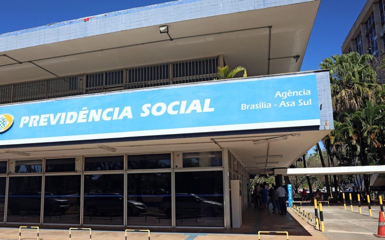 AGU pede bloqueio de R$ 2,56 bilhões de associações suspeitas de fraudes contra aposentados