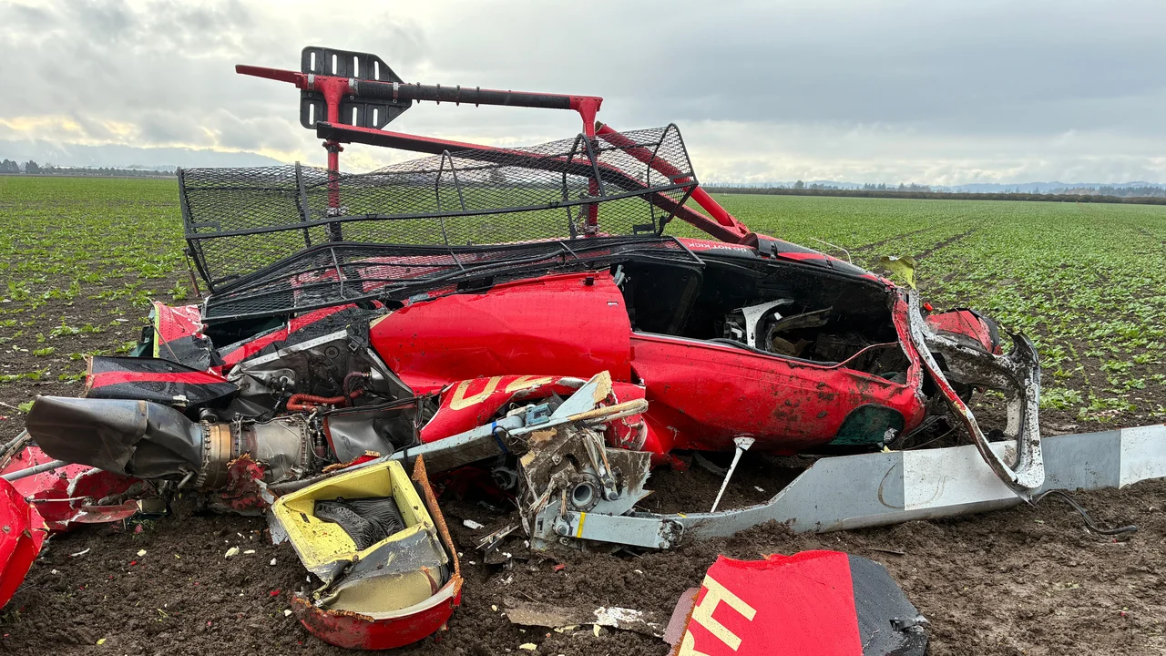 Dois helicópteros colidiram no ar no Oregon, matando um piloto experiente, um instrutor e um aluno.