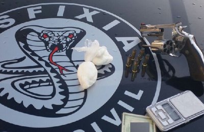 Foragido da Justiça é preso com revólver e drogas em Maceió