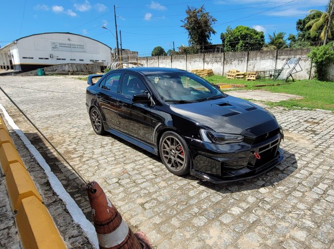 Veículo de luxo com alterações em suas características é recolhido durante operação