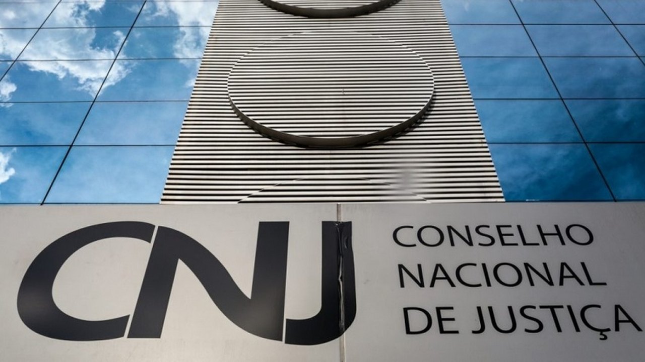 CNJ abre processos e afasta juíza que atacou ministros do Supremo
