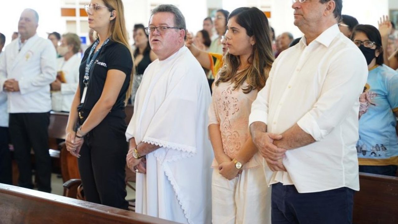 Prefeito Luciano acompanha missa solene nas festividades do Santíssimo Redentor no Eldorado