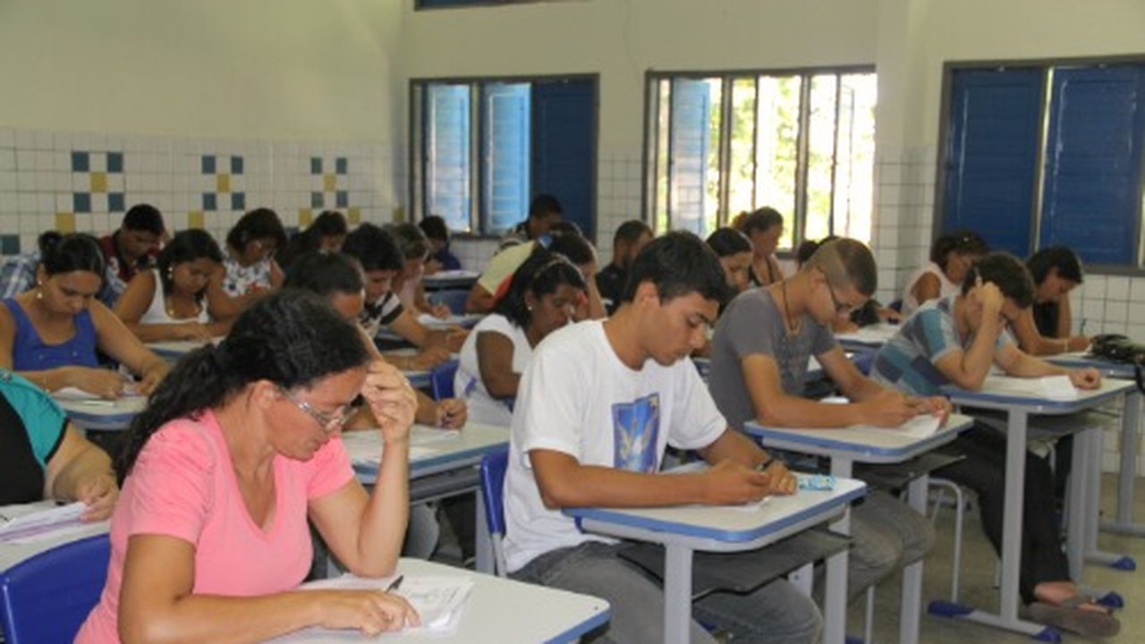 Mais de 23 mil candidatos participam do segundo dia do concurso em Arapiraca
