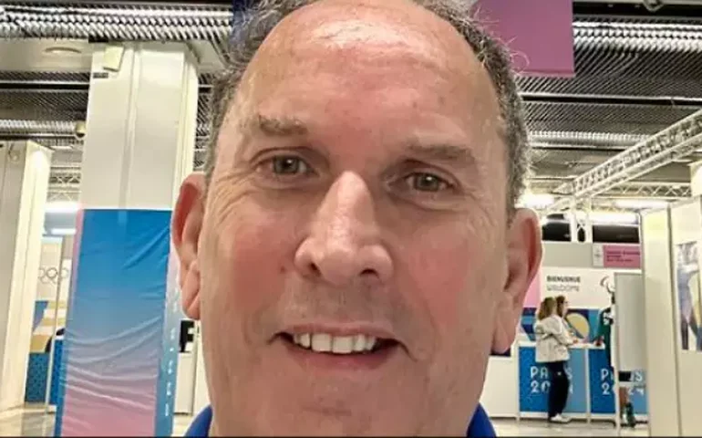 Comentarista é demitido após falas sexistas sobre nadadoras nas Olimpíadas de Paris