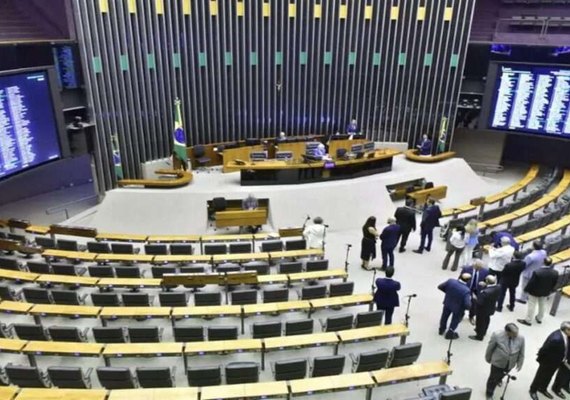 Parlamentares torram verba pública com despesas diversas, de pão de queijo a aviões