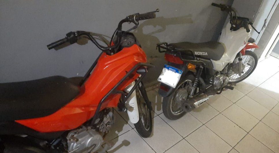 Suspeito de vender motos roubadas com documento falso de leilão é preso em Riachão do Dantas / Foto: Foto: Polícia CivilSE