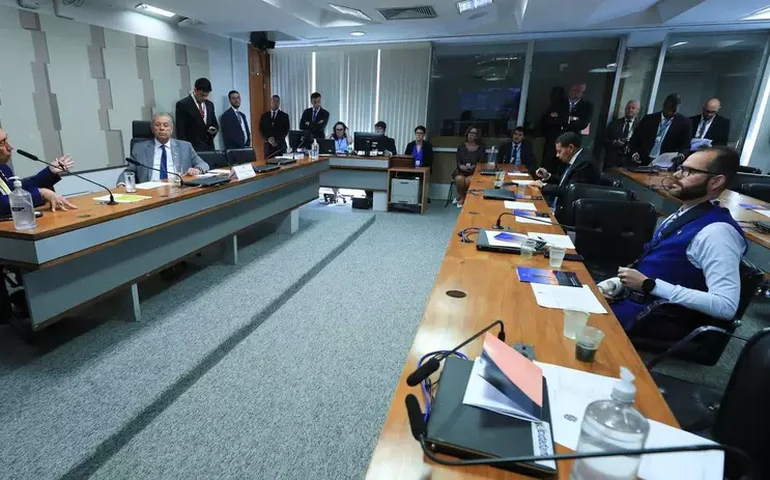 Conselho de Ética do Senado abre processo disciplinar contra cinco parlamentares