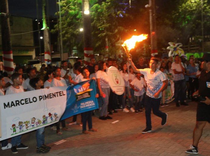 Desfile pelas ruas de Palmeira dos Índios marca abertura dos Jogos Escolares Municipais