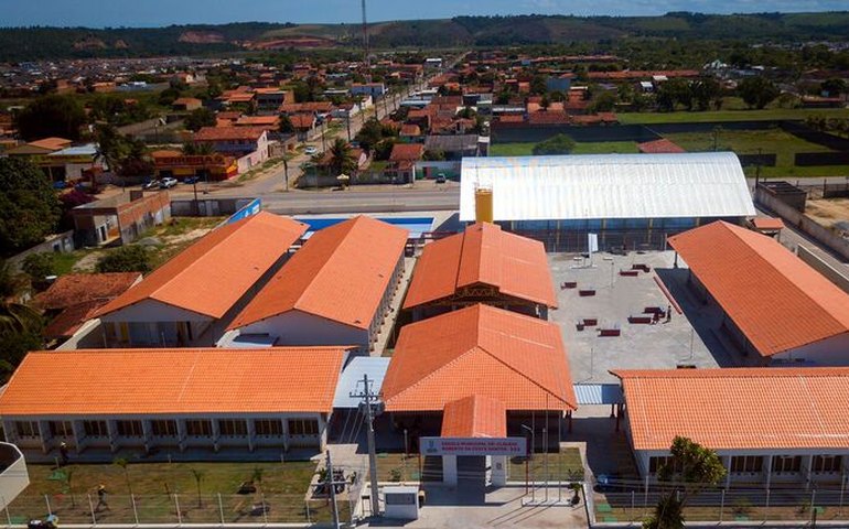 Escola Municipal Dr. Cláudio da Costa Santos é inaugurada nesta segunda-feira (14)