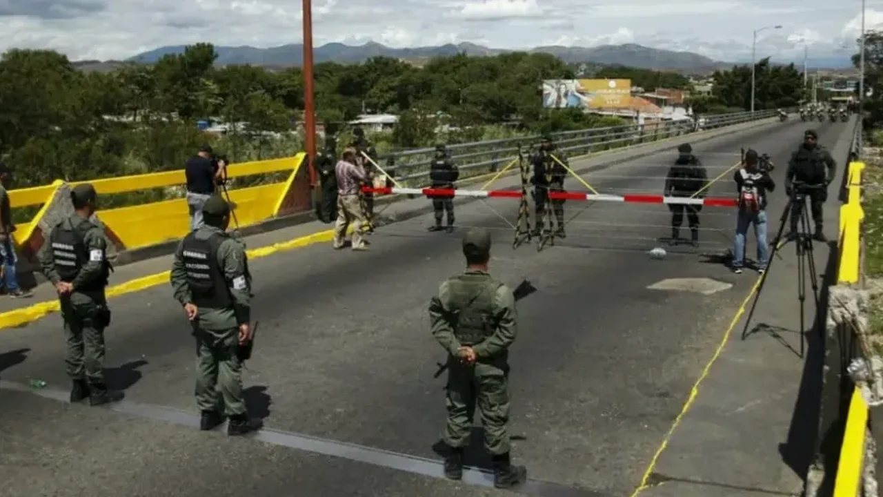 Venezuela fecha fronteiras terrestres e barra entrada de avião com ex-presidentes do Panamá e do México antes da eleição
