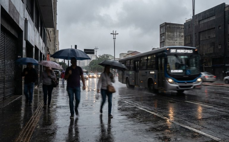 SP tem alerta amarelo para chuvas intensas e expectativa para virada do tempo