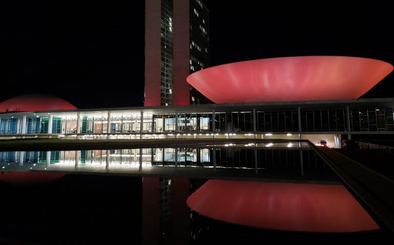 Congresso se ilumina de vermelho pelo Dia de Conscientização sobre a Doença Falciforme