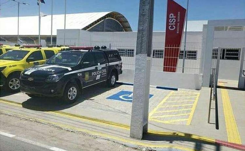 PC prende acusado de cravar faca no peito de rival em Marechal Deodoro