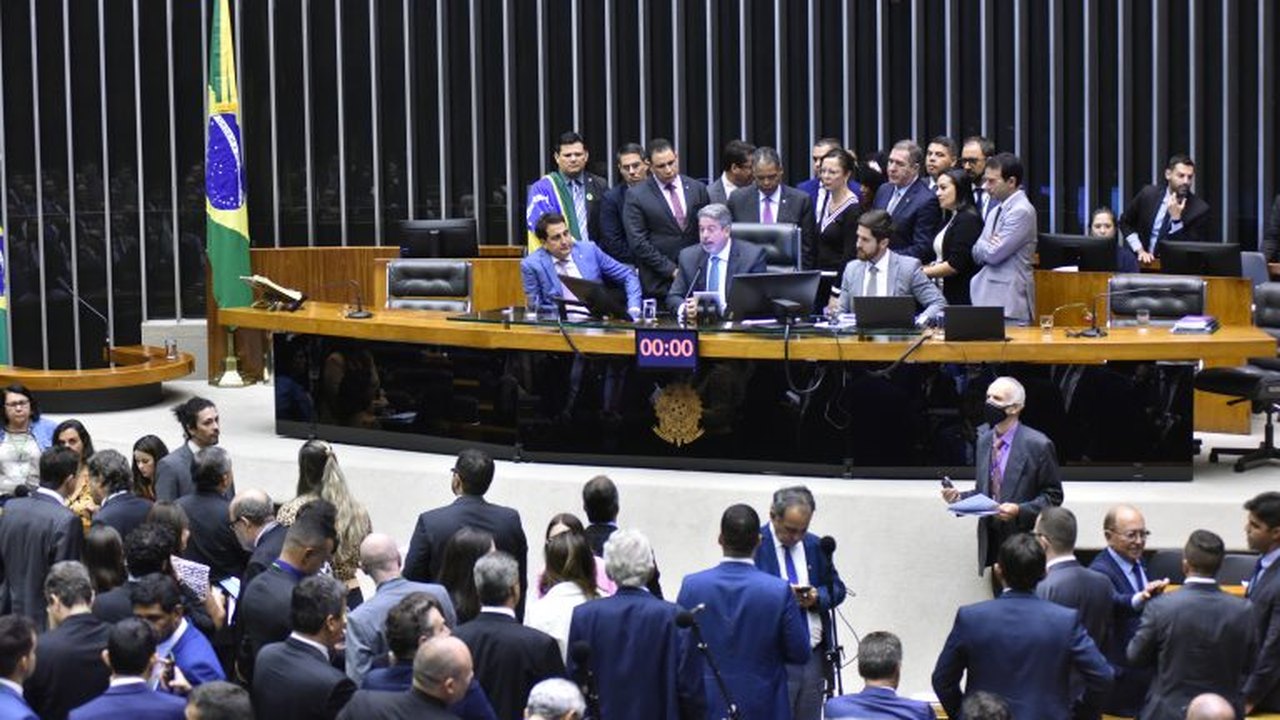 Arthur Lira determina criação de três CPIs