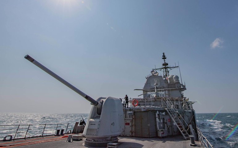 Passagem de navios dos EUA pelo estreito de Taiwan aumenta riscos de segurança, adverte China