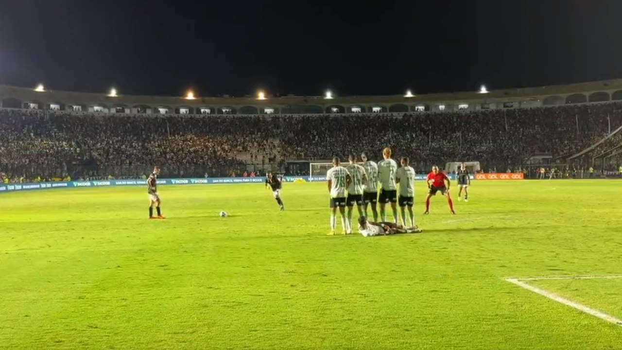 Payet marca de falta e Vasco supera o América-MG em São Januário