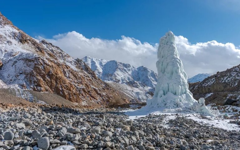 Fazendeiros do Quirguistão criam geleiras artificiais para salvar o gado 