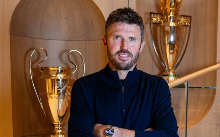 Manchester United oficializa Michael Carrick como novo técnico até 2026