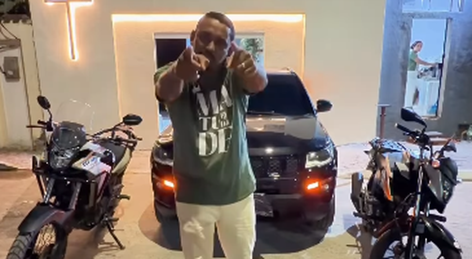 Pastor carioca brinca ao divulgar conquistas de sua igreja 