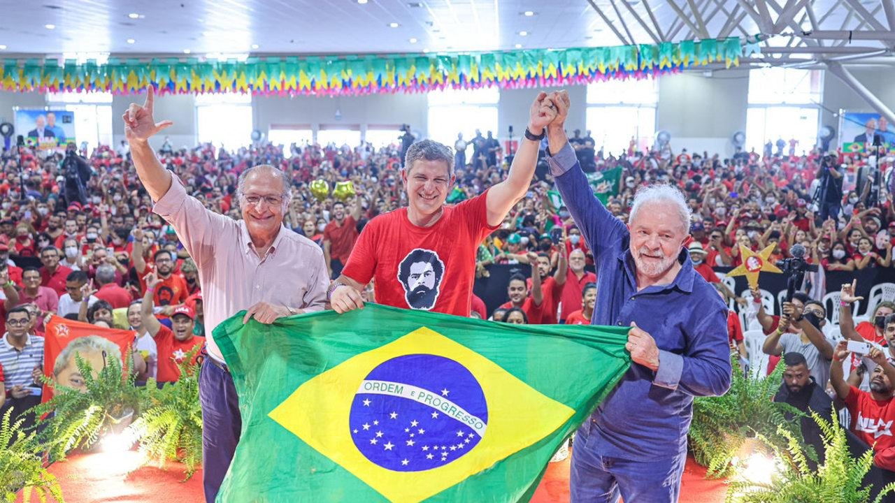 “A gente precisa cuidar desse povo e desse país”, diz Lula durante ato em Aracaju (SE)