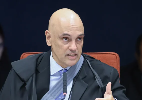 Moraes vê violação pontual de Bolsonaro, mas descarta prisão preventiva