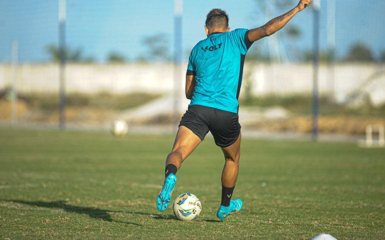 CSA encerra vínculo com o lateral-direito Igor Dutra, totalizando 5 saídas do elenco