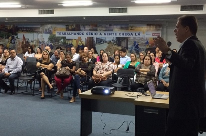 Seades alinha ações de interiorização com gestores municipais de Assistência Social