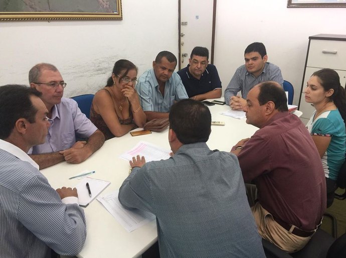 Prefeito de Anadia inicia pagamento de dívidas salariais deixadas por ex-gestor