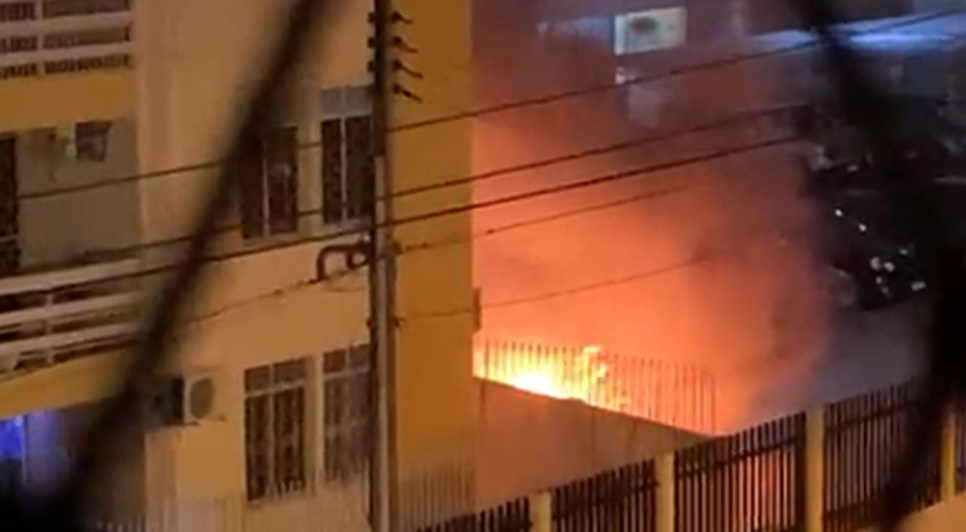 Carro movido a gás pega fogo em condomínio da Zona Sul de Aracaju / Foto: Foto: Reprodução/Portal A8SE
