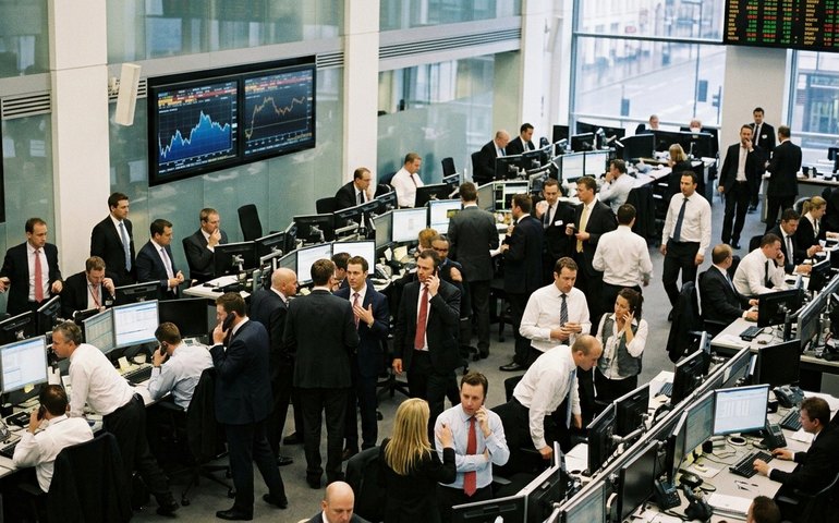 Bolsas europeias sobem com foco dividido entre Oriente Médio e espera por Warsh