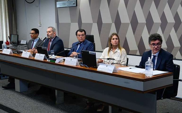 Senadores e especialistas divergem sobre criação de conselho na reforma tributária