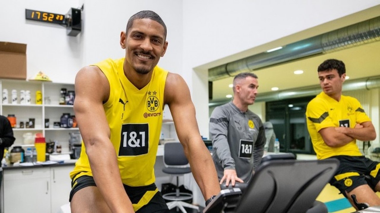 Bundesliga: jogador volta aos treinos após quatro meses afastado para tratar câncer