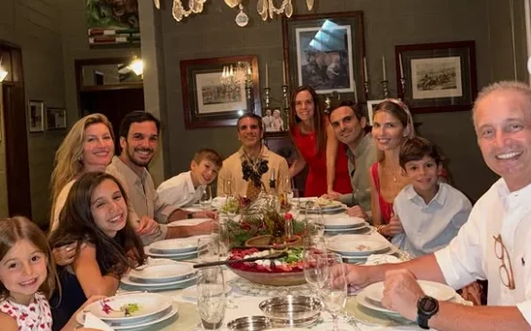 Gisele Bündchen compartilha fotos inéditas da família e celebra maternidade