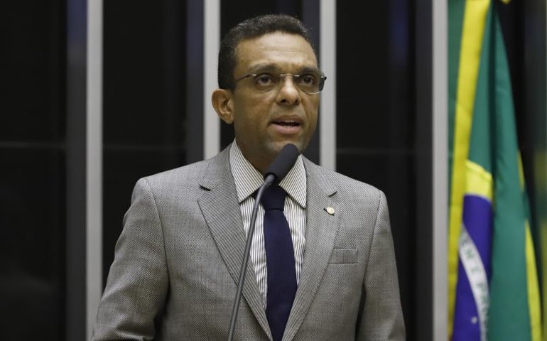 Comissão aprova projeto que torna crime o ato de impedir torcedor de manifestar apoio ao time do coração