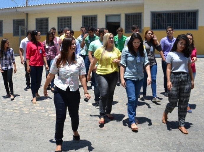 Estudantes do curso de Direito da Uneal visitam o Presídio do Agreste