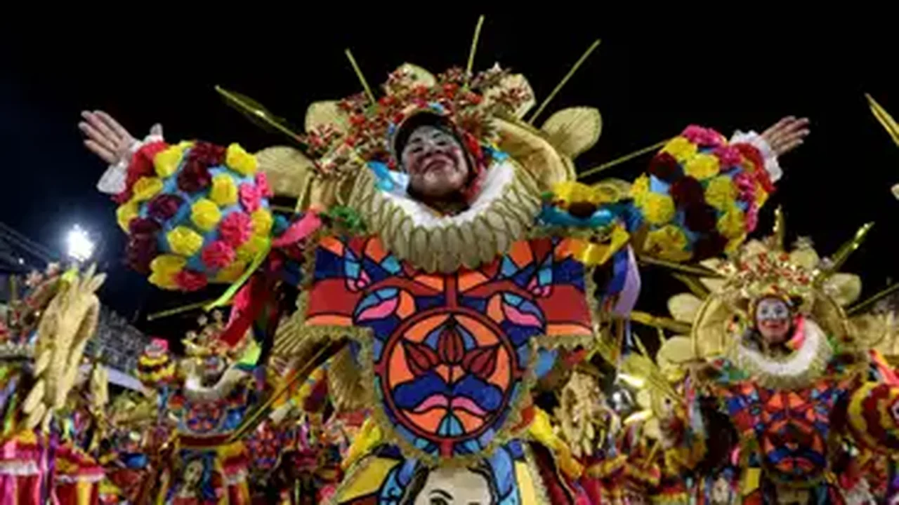 O poder da negritude toma conta do segundo dia de desfiles na Sapucaí