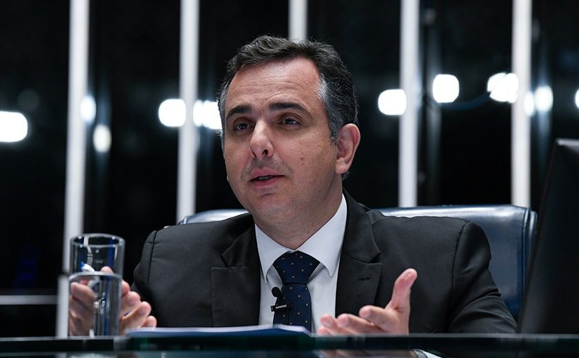 Pacheco critica preço dos combustíveis e cobra 'função social' da Petrobras