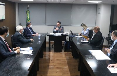 Presidente do FNDE explica problemas nos repasses do Fundeb em reunião com a CNM 