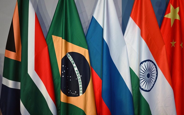 Trump vai ter que negociar com o BRICS a decadência dos EUA, afirma analista