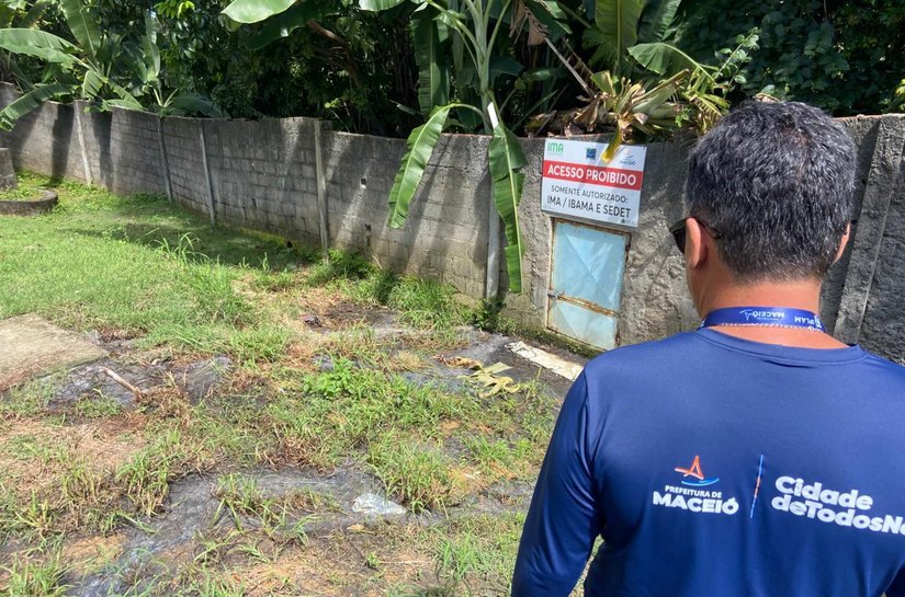 Fiscalização flagra lançamento de esgoto em riacho no Jardim Petrópolis