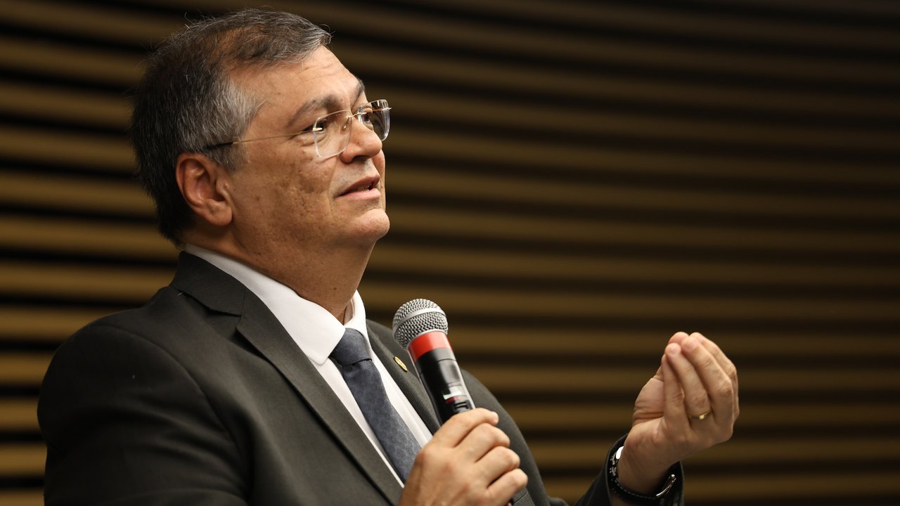 Dino envia à PF explicações de partidos sobre gestão de emendas