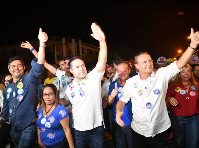 Caminhada com Senador Renan reúne multidão no Tabuleiro do Martins