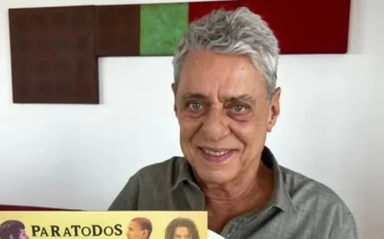 Chico Buarque faz passeio por Havana após gravação com Silvio Rodríguez